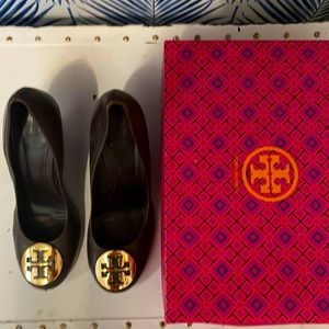 Tory Burch brown leather platform pumps